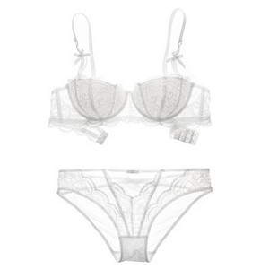 Korszerű női fehérnemű szett két részből, csipkével