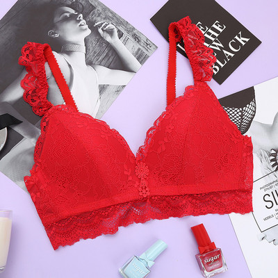 Μοντέρνο γυναικείο σουτιέν με τριγωνικό σχήμα και δαντέλα