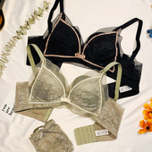 Női csipke fehérnemű szett melltartóval és bikinivel