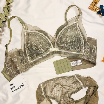 Női csipke fehérnemű szett melltartóval és bikinivel