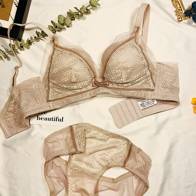 Női csipke fehérnemű szett melltartóval és bikinivel