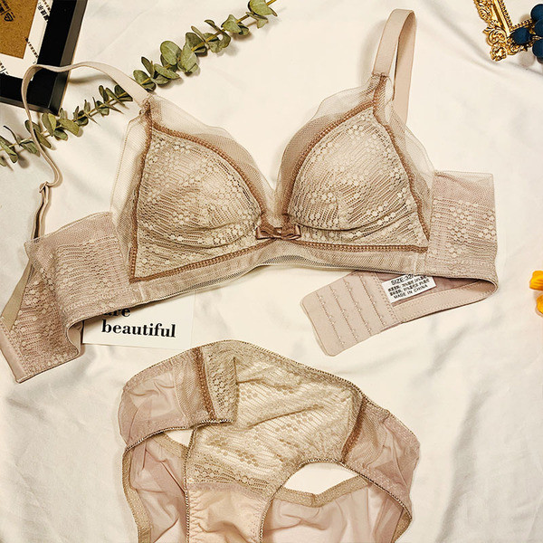 Női csipke fehérnemű szett melltartóval és bikinivel