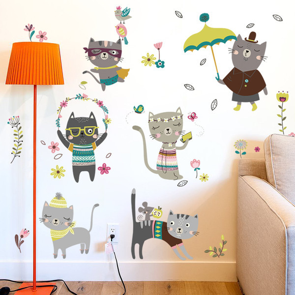 Gyermekszoba dekoráció macskákkal és különféle elemekkel