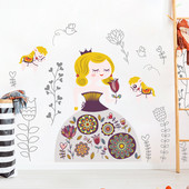 Sienų apdaila įvairiais elementais ir gėlėmis