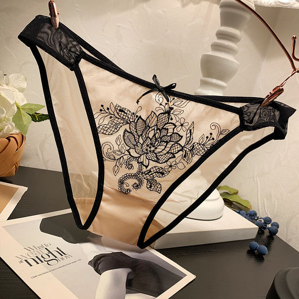 Női bikinik hálóval és hímzéssel