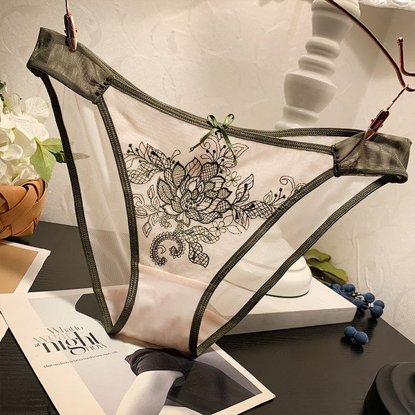 Női bikinik hálóval és hímzéssel