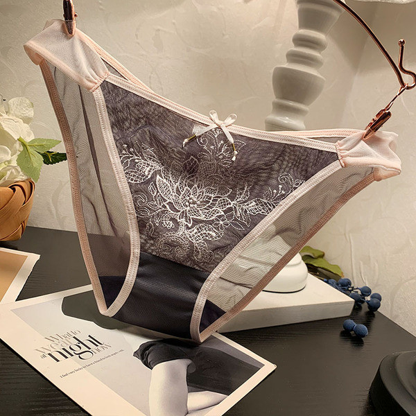 Női bikinik hálóval és hímzéssel