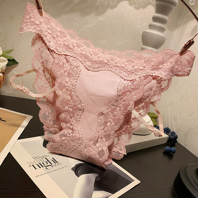 Női bikini csipkével és nyakkendővel