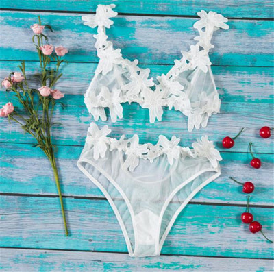 Γυναικείο σετ από δύο μέρη με τρισδιάστατα στοιχεία