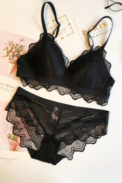 Női csipkekészlet háromszög alakú kupakkal