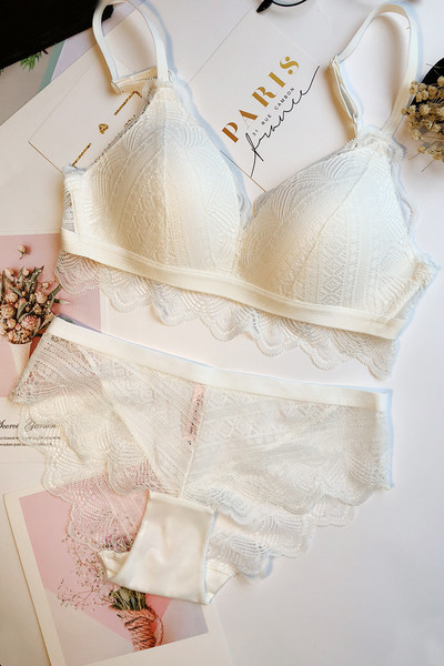 Női csipkekészlet háromszög alakú kupakkal