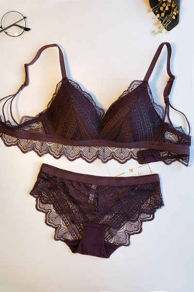 Női csipkekészlet háromszög alakú kupakkal