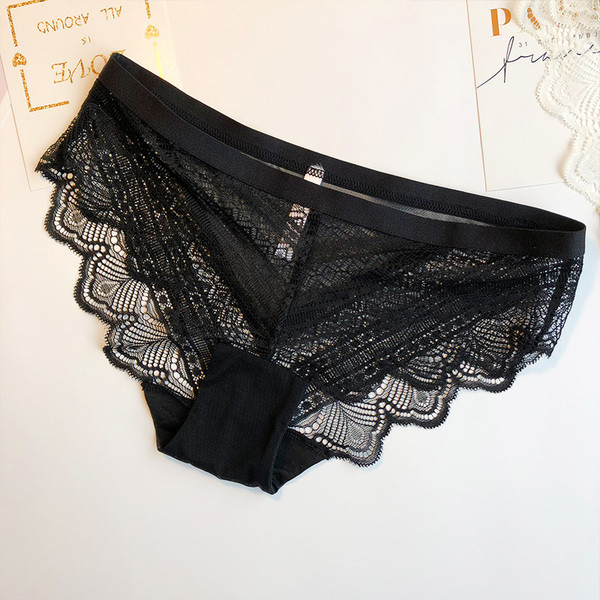 Női csipkekészlet háromszög alakú kupakkal