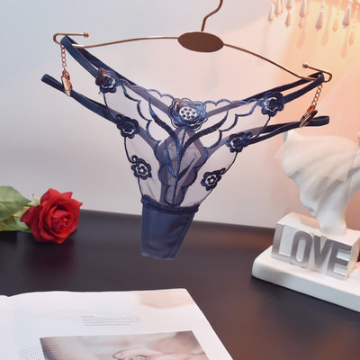 Διαφανή γυναικεία στρινγκ με κοψίματα και κεντήματα