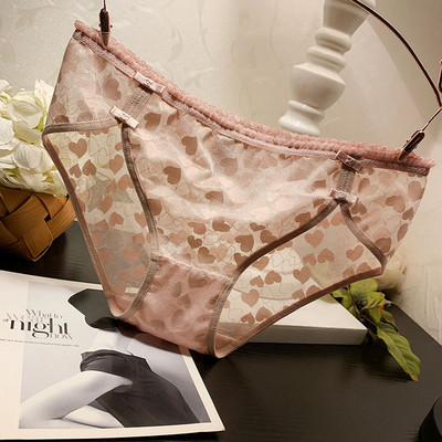 Női bikinik szívecskékkel és szalaggal