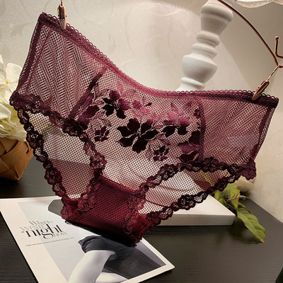 Átlátszó női bikini hímzett virágokkal és csipkével