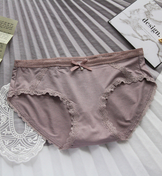 Varrat nélküli női bikini csipkével és szalaggal