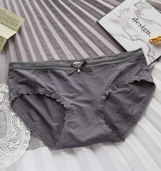 Varrat nélküli női bikini csipkével és szalaggal