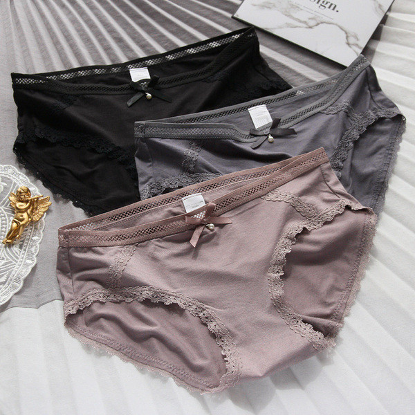 Varrat nélküli női bikini csipkével és szalaggal