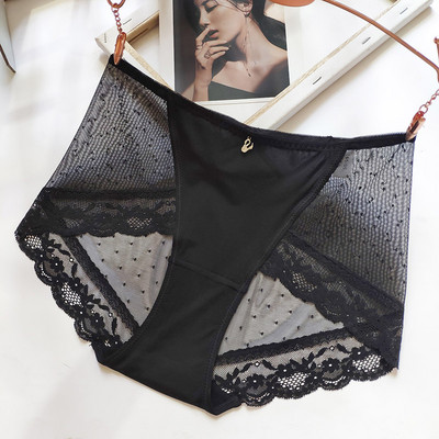 Intim fehérnemű normál derékkal és csipkével