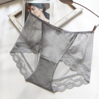 Intim fehérnemű normál derékkal és csipkével