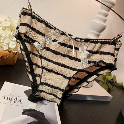 Csíkos női bikini csipkével