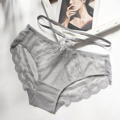 Modern fehérnemű csipkével