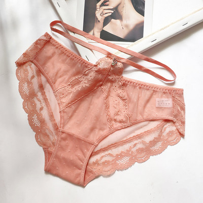 Modern fehérnemű csipkével