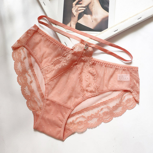 Modern fehérnemű csipkével