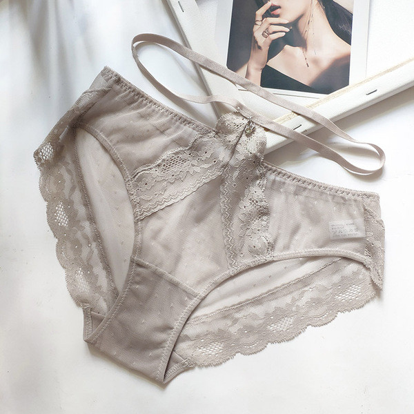 Modern fehérnemű csipkével