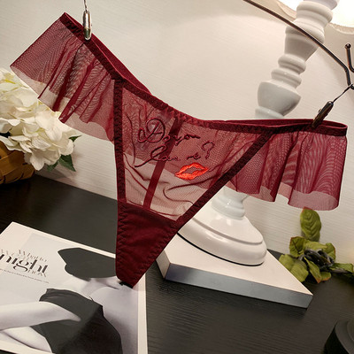 Sling típusú fehérnemű hálóval és hímzett felirattal