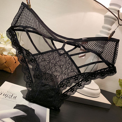 Női bikini kivágott résszel és csipkével