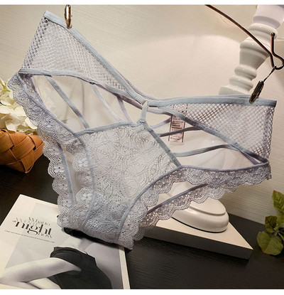 Női bikini kivágott résszel és csipkével