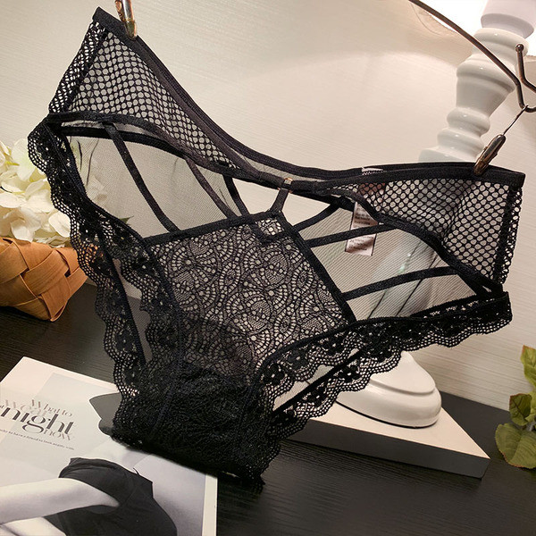 Női bikini kivágott résszel és csipkével