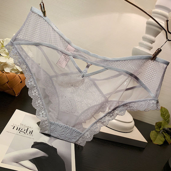 Női bikini kivágott résszel és csipkével