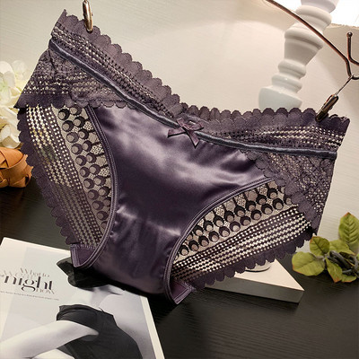 Női bikini csipkével hátul