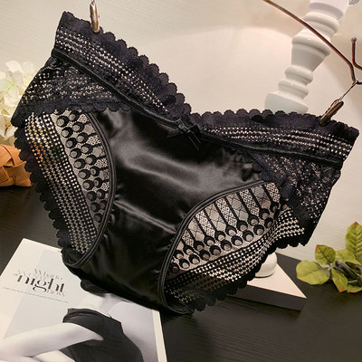 Női bikini csipkével hátul