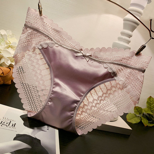 Női bikini csipkével hátul