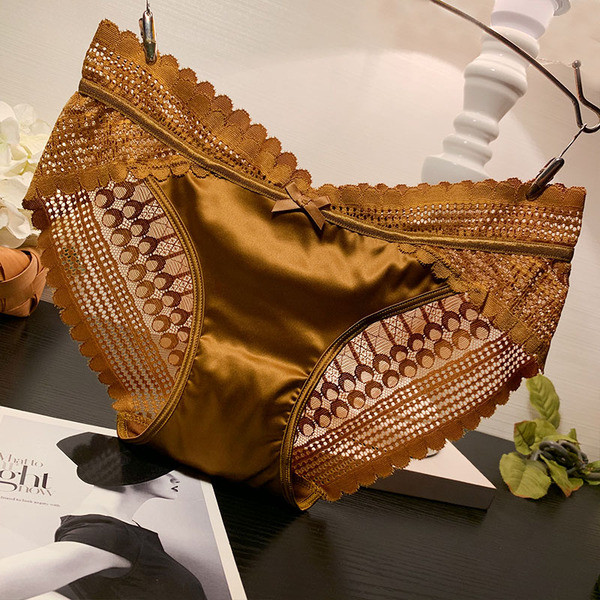 Női bikini csipkével hátul