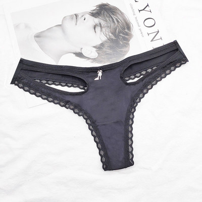 Modern női tangák kivágott részekkel