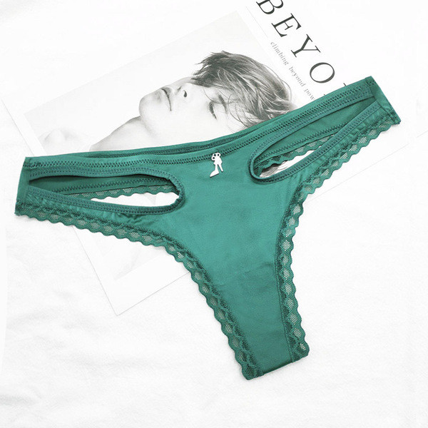 Modern női tangák kivágott részekkel