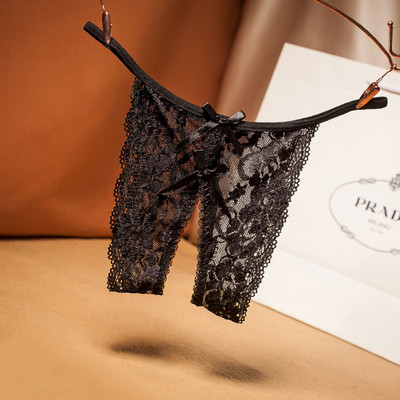 Női csipke fehérnemű kivágott alsórésszel