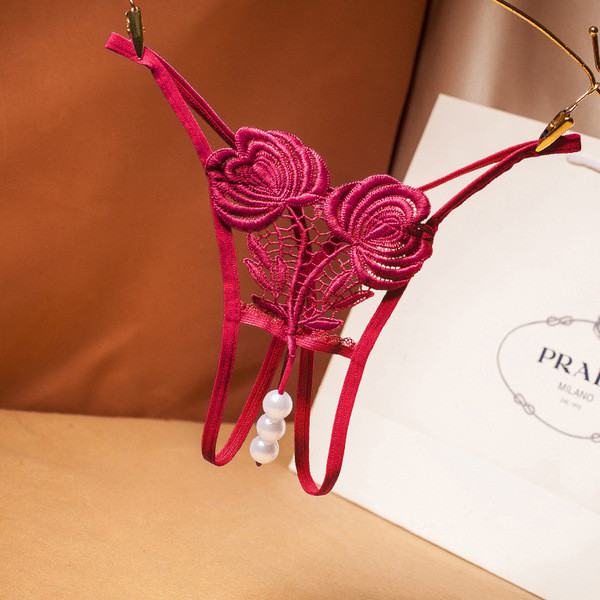 Izrezane ženske tange s vezom i perlama