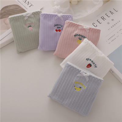 Öt darab női bikini szett hímzéssel