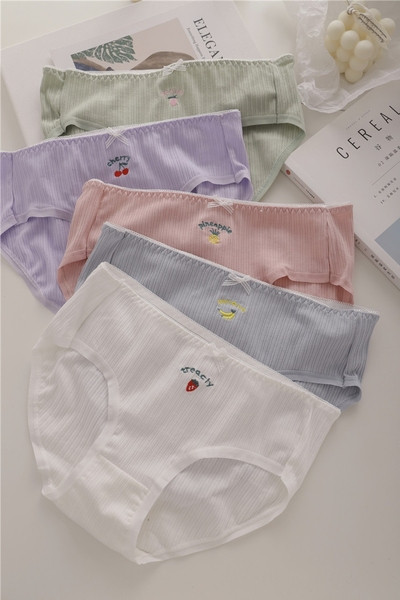 Öt darab női bikini szett hímzéssel