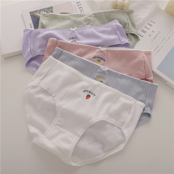 Öt darab női bikini szett hímzéssel