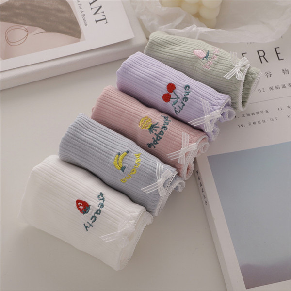 Öt darab női bikini szett hímzéssel