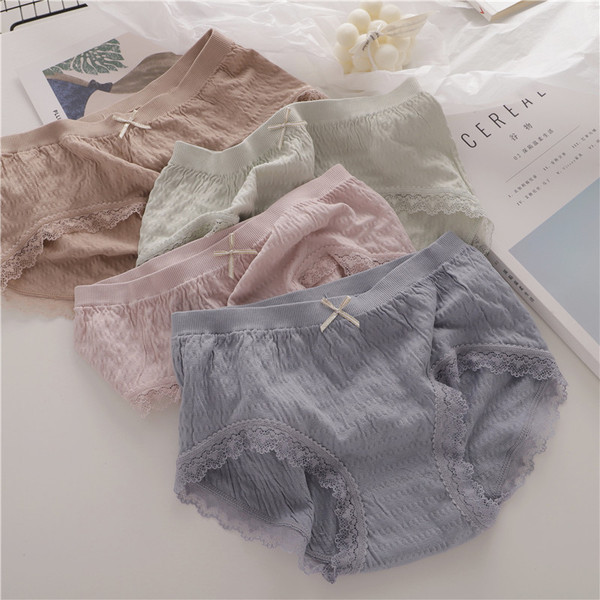 Négy pamut bikini szett csipkével