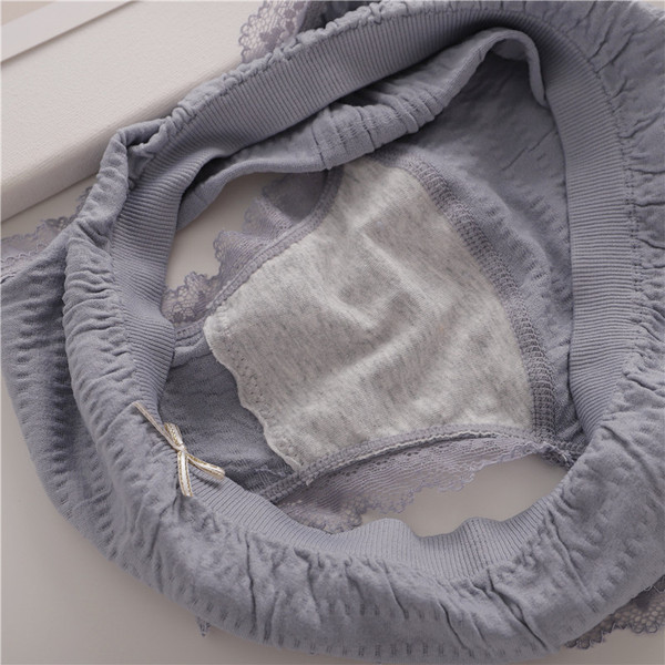 Négy pamut bikini szett csipkével