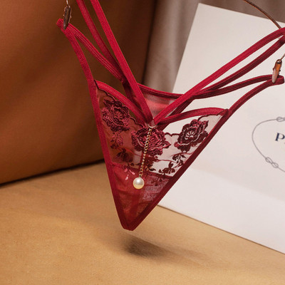 Női csipke tangák fém lánccal és gyöngyházzal